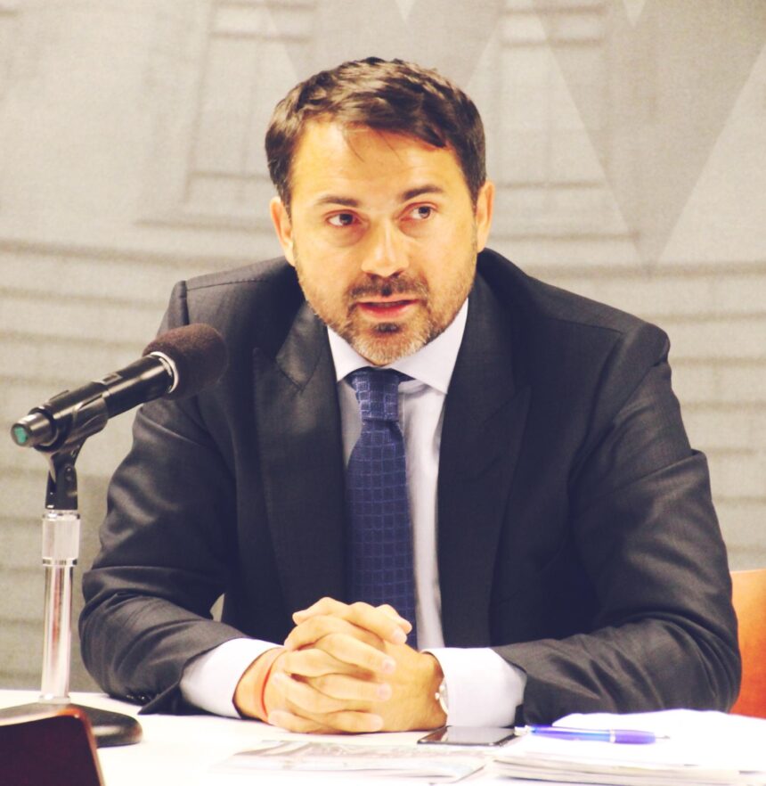 un deputat cere mae clarificari si masuri urgente pentru liceele romanesti din cernauti 69006cf8ae687