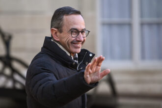 urmatorul prim ministru francez nu trebuie sa fie unul dintre aliatii lui macron spune un lider al coalitiei 68e7d01757e99