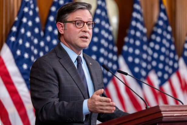 us shutdown enters second week as senate votes again on funding bill 68e42cfef0590