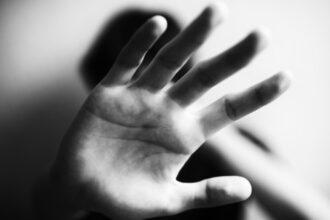 victimele violentei domestice nu vor mai plati taxa de timbru pentru divort si partaj proiectul a fost adoptat de senat 68f79becc2dae