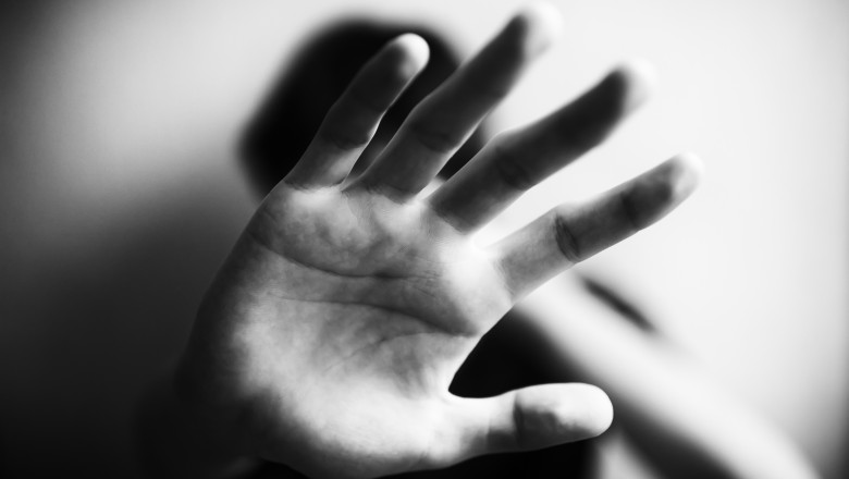 victimele violentei domestice nu vor mai plati taxa de timbru pentru divort si partaj proiectul a fost adoptat de senat 68f79becc2dae