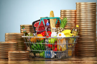 video cosul minim de cumparaturi s a scumpit cu 900 de lei de cati bani are nevoie o familie cu doi copii din romania pentru un trai decent 68f876ebe5164