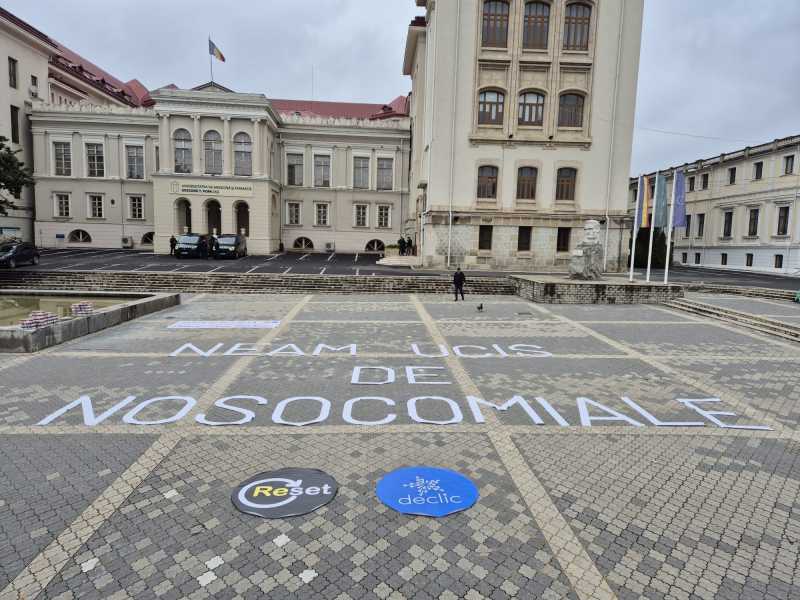 video iasi zeci de persoane i au comemorat in piata natiunilor pe copiii morti la spitalul sfanta maria 68e15aae3fe37