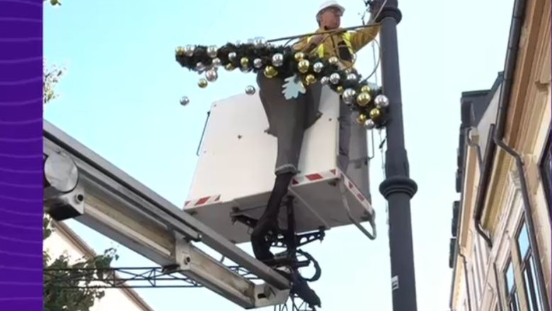 video oltenii se pregatesc pentru sarbatorile de iarna in craiova se pun deja instalatii de iluminat si globulete pentru targul de craciun 68dceddcb83fb
