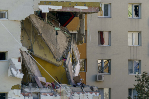 video revolta in randul locatarilor afectati de explozia din rahova statul propune reconstructia si redarea in chirie a apartamentelor 68f8b1861c3e2