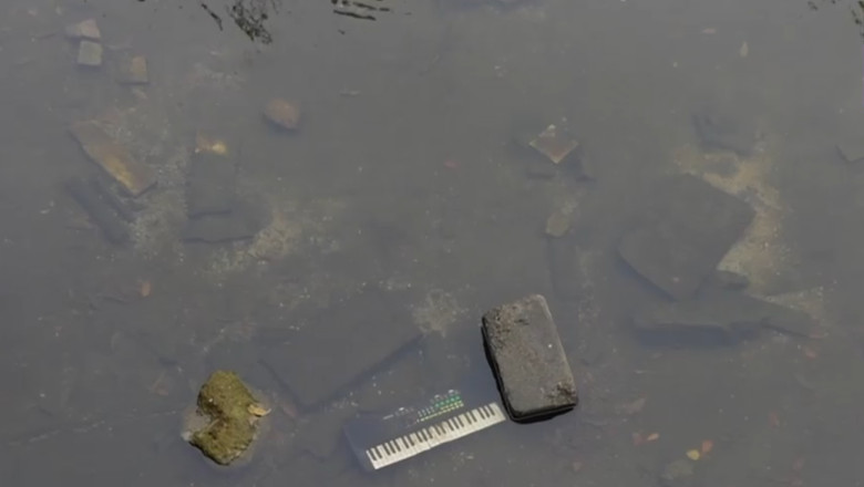 video starea deplorabila a raului dambovita din capitala scoasa la iveala odata cu lucrarile din piata unirii ce se afla pe fundul acestuia 68ff92f5a3b05