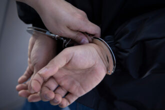 video un barbat din cluj arestat dupa ce a incalcat de 17 ori ordinul de protectie emis de fosta iubita 68f9d0bf03856