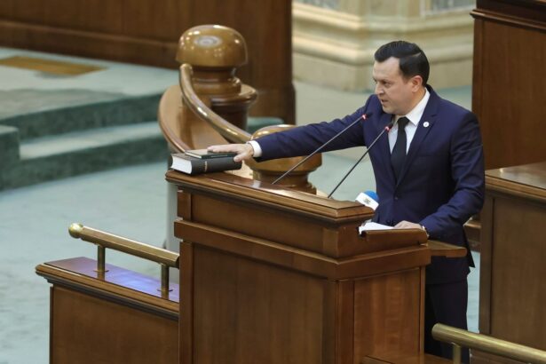 video un senator aur sustine ca a obtinut o diploma de inginer in munchen insa universitatea a infirmat acest lucru pentru presa locala 68de877fc490d