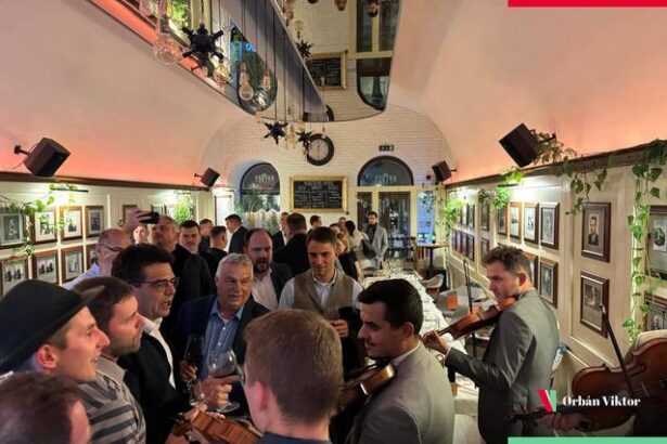 viktor orban se afla la cluj napoca pentru a participa la congresul udmr orban a postat imagini de la seara petrecuta intr un restaurant din zona foto video 68e8ab6893389