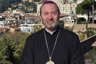 alba noul lider al bisericii greco catolice din romania este episcopul claudiu lucian pop 690c87ca24faf