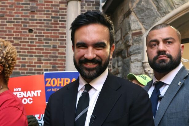 alegerile din new york provoaca o lupta intre generatii candidatii la primarie starnesc controverse 690a6c7b0db75