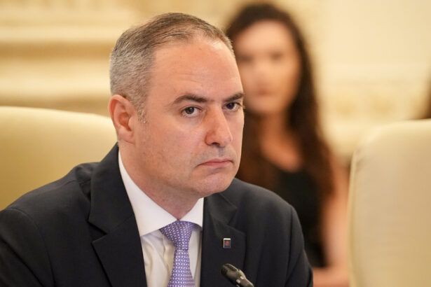 alexandru nazare reticent la cresterea salariului minim mai degraba nu 6907a9ab275c1