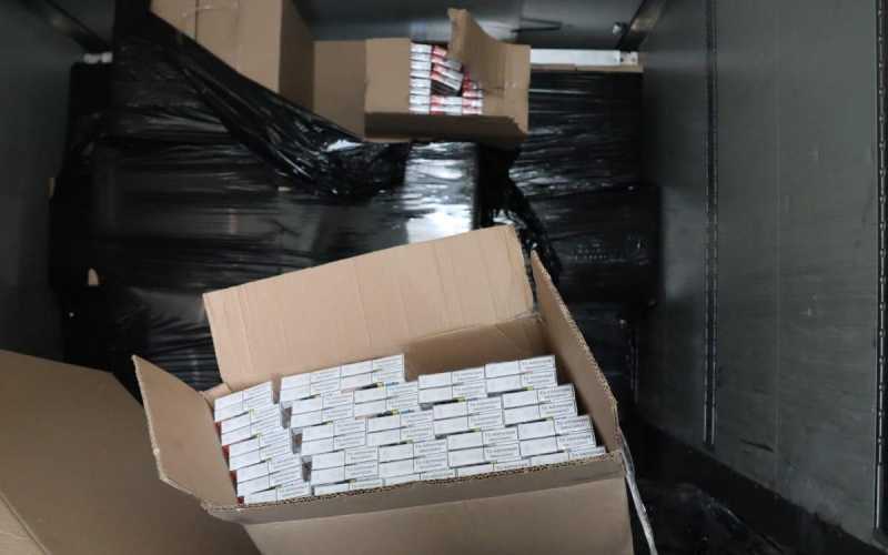 aproape 4 milioane de tigarete de contrabanda descoperite la calafat intr un ansamblu rutier condus de un bosniac 691844a80d7d5