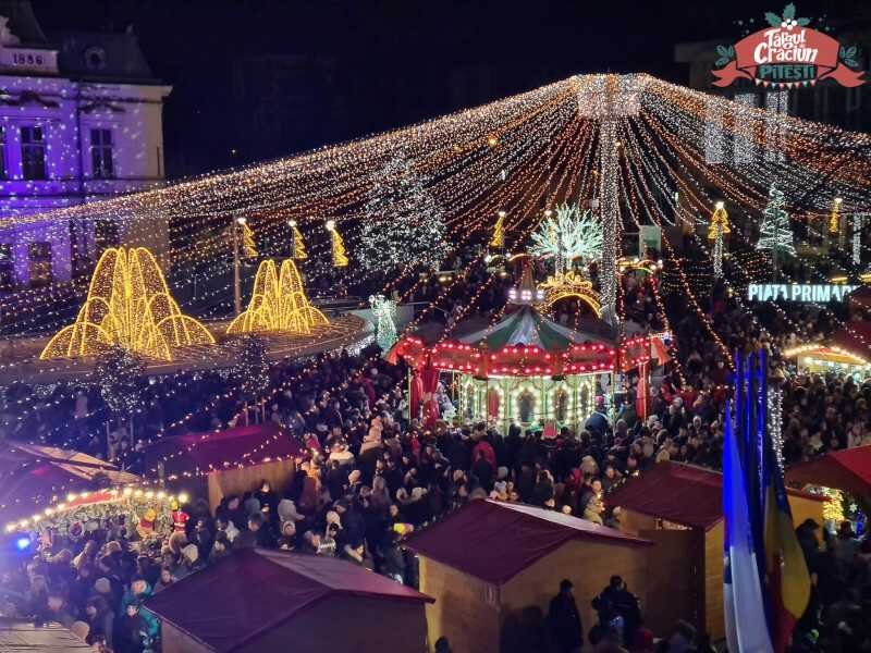 arges aprinderea iluminatului festiv si recital narcisa suciu in deschiderea targului de craciun de la pitesti 69294f5fa9503