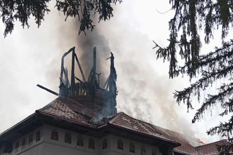 bacau incendiu la biserica ortodoxa din localitatea luncani 692c46be1d767