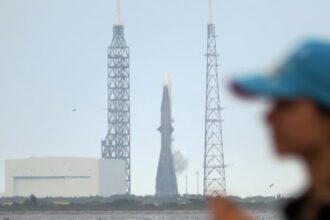 bezoss blue origin postpones second rocket launch over poor weather 6911fbcdafb42