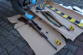bistrita doi barbati retinuti dupa ce au ridicat un colet cu arme letale venit din spania 692195398944e
