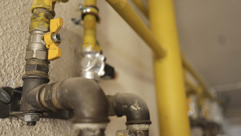 bloc evacuat la ramnicu valcea dupa un miros puternic de gaz pompierii au oprit alimentarea si fac verificari 691459fd37544