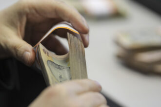 blocul national sindical va sesiza comisia europeana daca guvernul va decide inghetarea salariului minim 691340c7dda7a