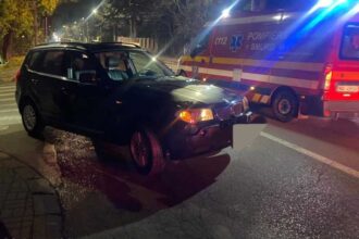 botosani o femeie a fost lovita de o masina pe trecerea de pietoni victima blocata sub autoturism 6918bd48a2a20