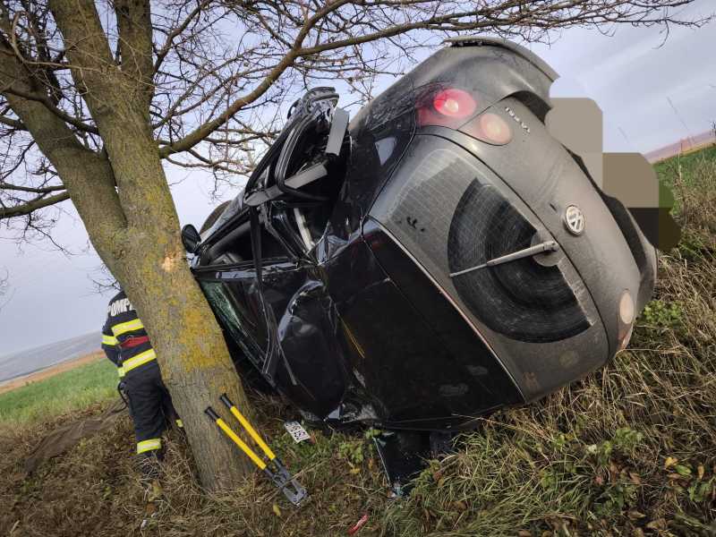 botosani o mama si doi fii ai sai la spital dupa ce masina acestora s a rasturnat 69256a1acc5c8