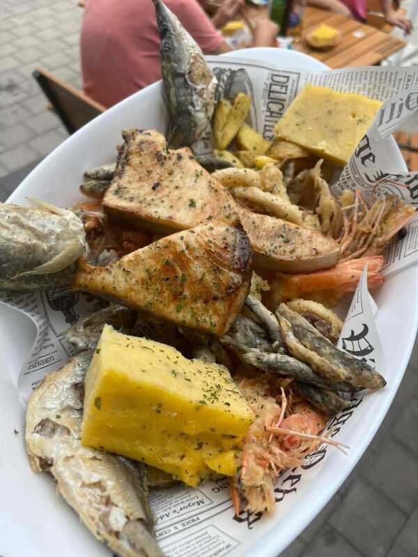 bucurestenii sunt asteptati la targul pescaresc voie buna si peste romanesc din curtea ministerului agriculturii 690d90a10bf10