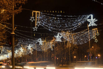cand se aprind luminile de sarbatori in bucuresti ce evenimente sunt organizate in piata constitutiei 69280f03323ba