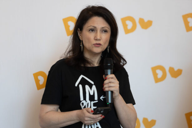 carmen uscatu ii cere oanei gheorghiu sa se retraga din asociatia daruieste viata 691308ca1085a