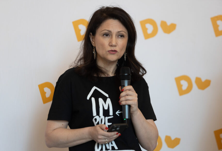 carmen uscatu ii cere oanei gheorghiu sa se retraga din asociatia daruieste viata 691308ca1085a