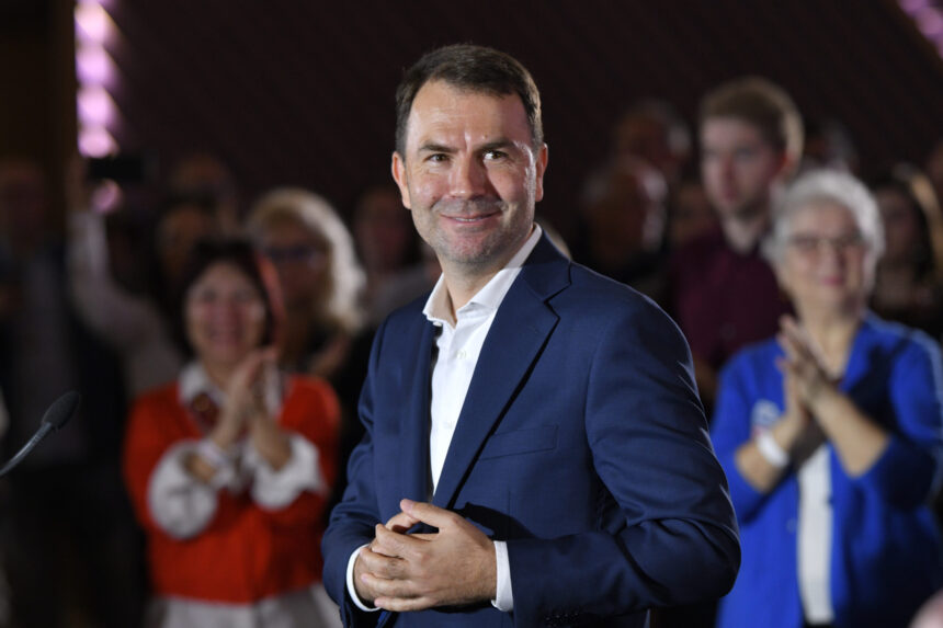 catalin drula daca as fi primar vrem sa luam metroul si sa l intregam cu stb daca nu ies eu primar cred ca nu veti circula pana la aeroport in urmatorii opt ani 69120a66c8011