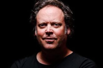 charley ottley a depus juramantul de cetatean roman o mare onoare romania e acum si casa mea legala 690cbdb5b0f59