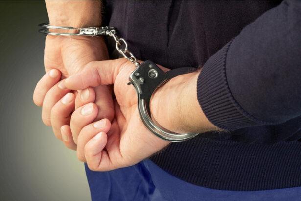 cluj primarul din comuna fizesu gherlii retinut pentru 24 de ore sub acuzatia de delapidare si ar fi insutit un televizor si un laptop cumparate pentru isntitutie 690af5df5e346