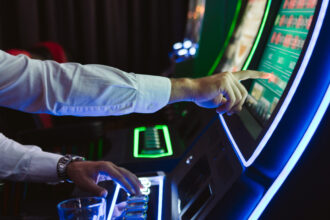 coalitia vrea sa interzica celor sub 21 de ani accesul in salile cu jocuri de noroc reclamele vor mai fi permise doar noaptea 690b92d01f56d scaled 1