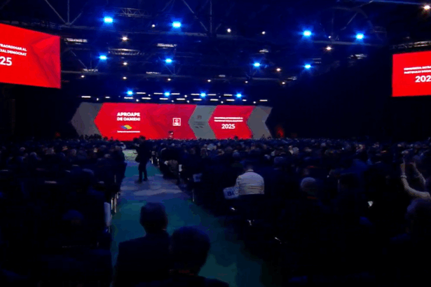 congresul psd a inceput 3 000 de delegati il vor alege presedinte pe sorin grindeanu fosti presedinti ai partidului prezenti in sala 690dd9fc81bf4