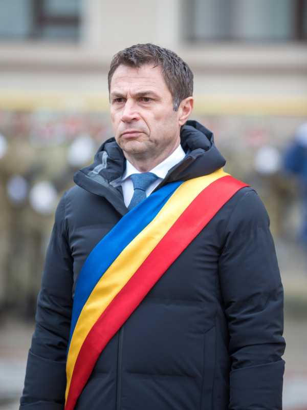 constanta primarul suspendat al mangaliei cristian radu plasat in arest la domiciliu 691eeb417cbbf