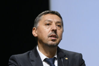 daniel david batalia trebuie sa fie pentru salariul de start care sa ajunga la nivelul salariului mediu pe economie nu pentru sporuri 6914a7a2c354f