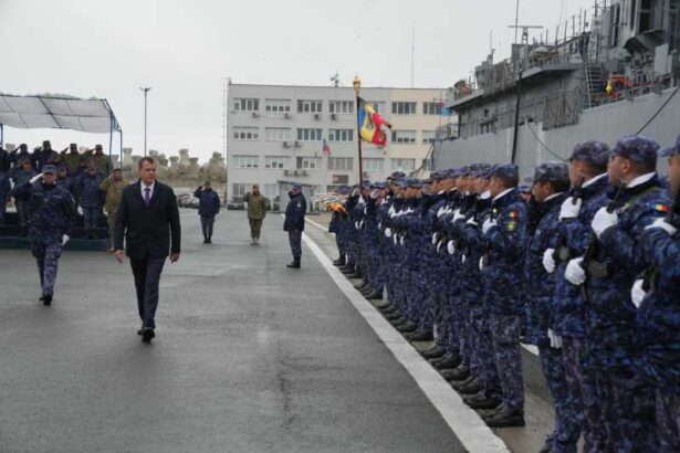 echipajul noului vanator de mine marine prezentat in portul militar constanta 690e2a26df915