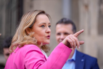 elena lasconi ataca guvernul bolojan este cel mai rau guvern din ultimii 35 de ani de ce vrea sa dea in judecata executivul 692ca54147721