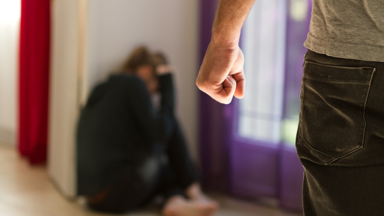 femeile cu ordin de protectie victime ale violentei domestice ar putea face terapie gratuita proiect in parlament 6925b70585e22