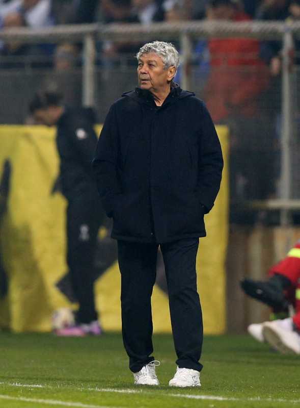 fotbal mircea lucescu cu bosnia am pierdut in repriza a doua si din cauza lipsei de concentrare din prima 691905d5f40ef
