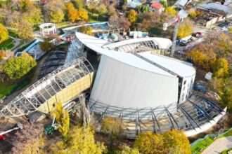 galati a inceput montarea placilor decorative la muzeul de arta vizuala lucrarile avanseaza intr un ritm sustinut 691b20eb4eba8