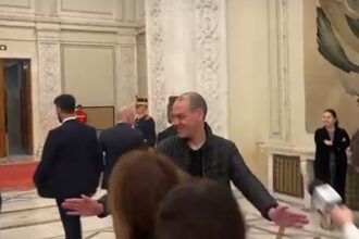 guvernul declanseaza cercetare disciplinara dupa ce un ofiter de presa care a bruscat jurnalistii in timp ce il proteja pe premierul ilie bolojan 692894ae0d6a8