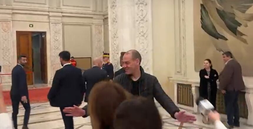 guvernul declanseaza cercetare disciplinara dupa ce un ofiter de presa care a bruscat jurnalistii in timp ce il proteja pe premierul ilie bolojan 692894ae0d6a8