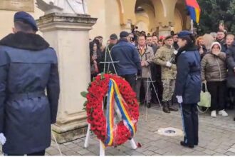 huiduieli duminica la depunerea de coroane la alba iulia o parte a publicului a huiduit cand a fost depusa corona din partea presedintelui nicusor dan foto video 692c434233dc4