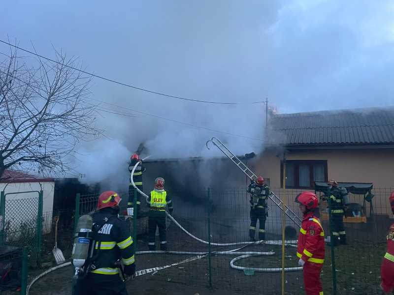 hunedoara doua incendii produse in valea jiului o persoana a decedat 691d8f374e206