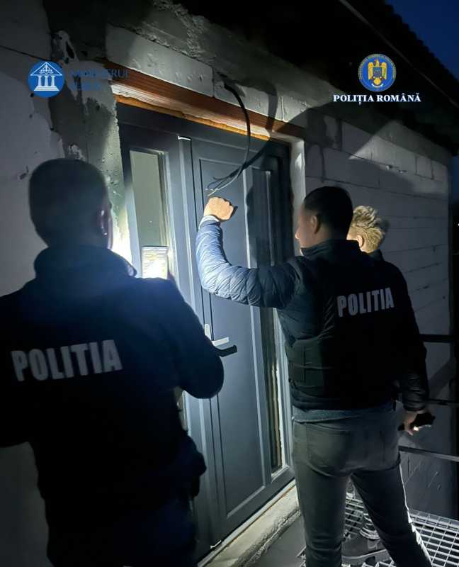 hunedoara zece perchezitii trei mandate de aducere si o persoana retinuta de politisti 690a1ad2be784