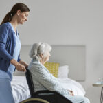 ingrijiri medicale la domiciliu pentru neasigurati ce include pachetul minimal cnas ce servicii primesc persoanele asigurate 691bff0220272