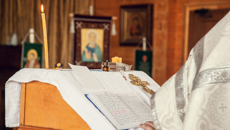 intrarea in biserica a maicii domnului cel mai important indemn al preotului un gest simplu dar incarcat de simbolism 692001a34db6c