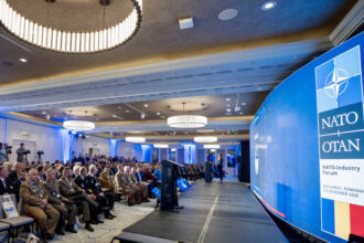 ionut mosteanu a discutat cu adjunctul secretarului general al nato despre consolidarea industriei de aparare pe flancul estic 690c8daed278e