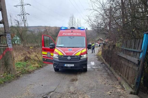 isu hunedoara doi barbati au cazut intr o groapa din asfalt in petrosani 6923308d739bd